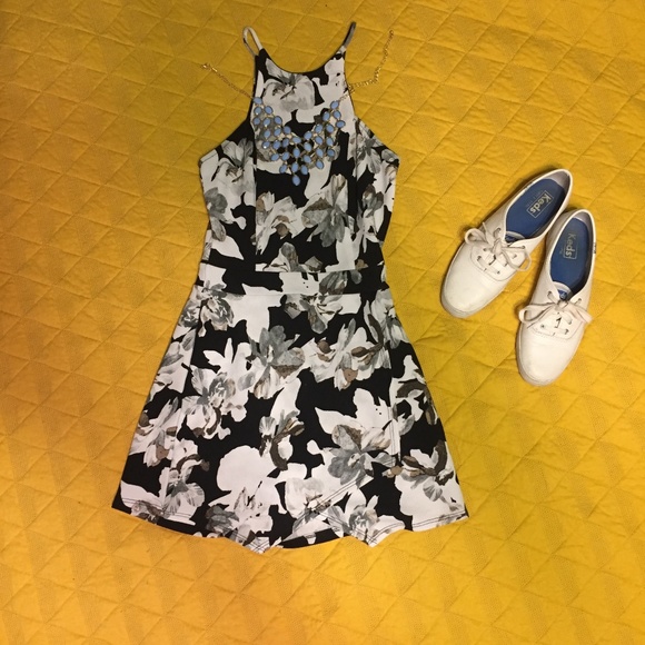 Soprano romper 🖤 - Picture 3 of 7